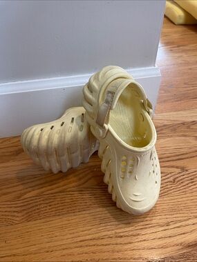 CROCS Kids Yellow Foam Clog with Cushioned Strap